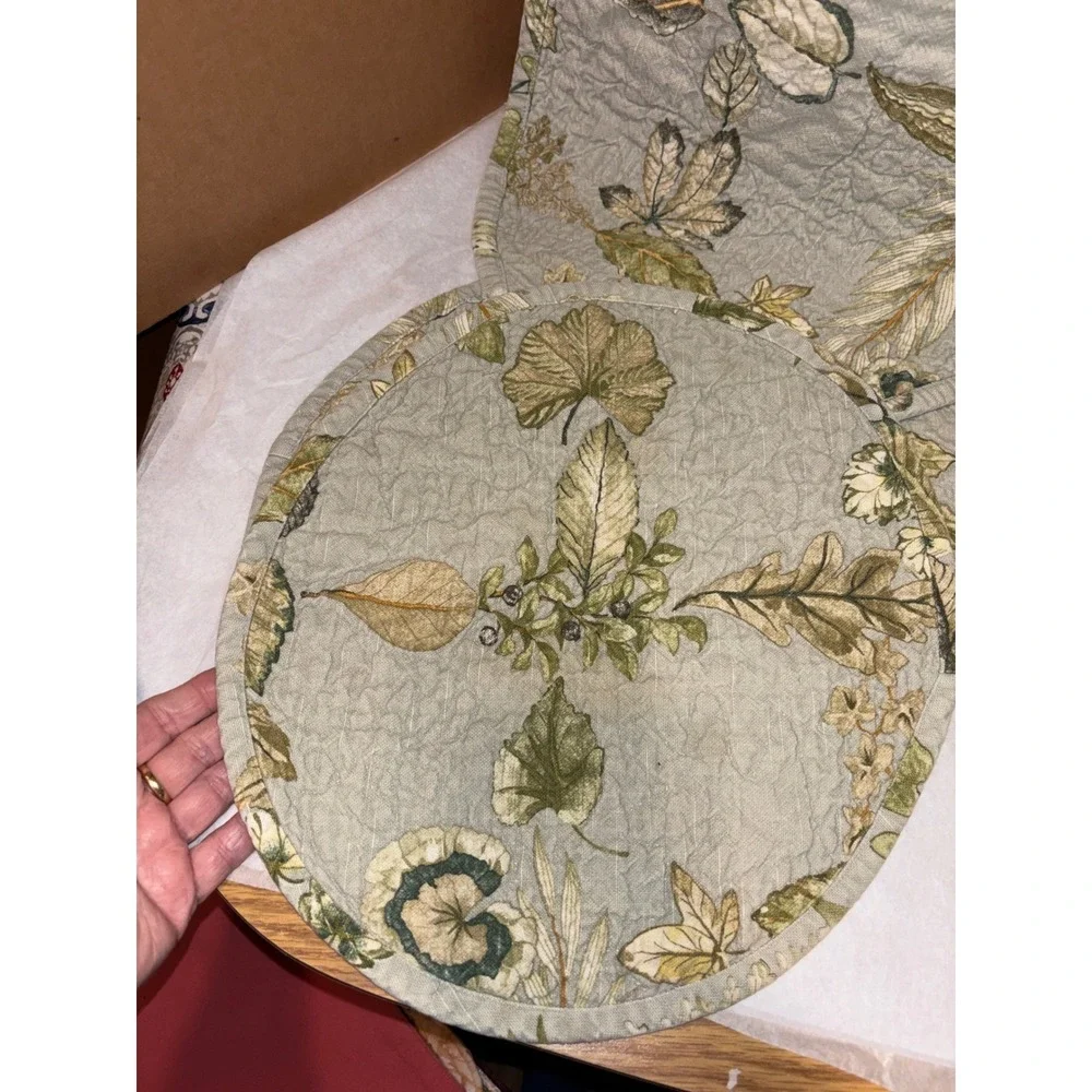 Set of 4 Quilted Round Placemats Sage Green Botanical Leaf Print Scalloped 13.5